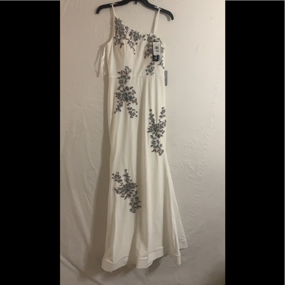 NWT XSCAPE Dress HOST PICK 🎀🎀🎁 kind of cream white White Embroidered Gown - Picture 7 of 8
